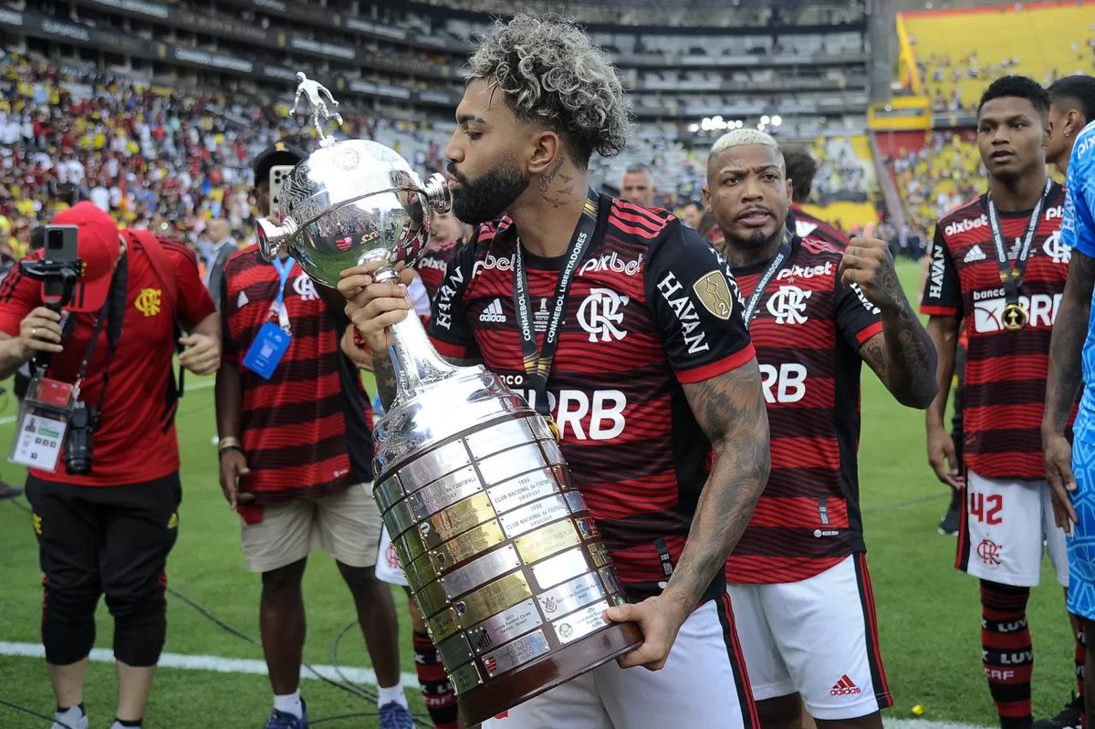 LARGOESPN's tweet photo. 🔴⚫️🏆 12 vitórias em 13 jogos. Um empate. Nenhuma derrota.

A campanha do Flamengo na Libertadores de 2022 foi histórica:

✅ Campeão invicto
✅ 94,87% de aproveitamento
✅ Recorde de vitórias em uma única edição: 12
✅ Venceu todos os 7 jogos do mata-mata
✅ Recorde de 9 vitórias consecutivas em uma edição
✅ 5 vitórias como visitante, igualando o recorde do torneio

O único ponto perdido em toda a campanha foi no empate com o Talleres, ainda na fase de grupos.

Uma das campanhas mais dominantes da história da Libertadores.