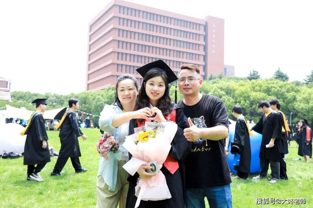 66bfkev278's tweet photo. [The graduation is done, round of applause! ]， https://t.co/uULbWOKI8z