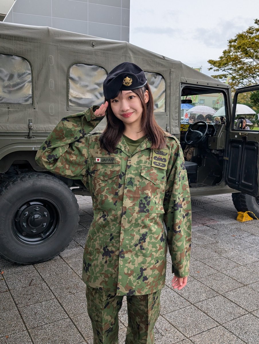 softbank0329's tweet photo. 2026.9.27
岡垣サンリーアイ
(ふれあい広場)
岡垣こども秋祭り

自衛隊の迷彩服に
ベレー帽が
とても似合ってて
カッコいい
ナナエちゃん

#JNanae
#岡垣ななえ
#ナナエ https://t.co/Gnt07nRfGy