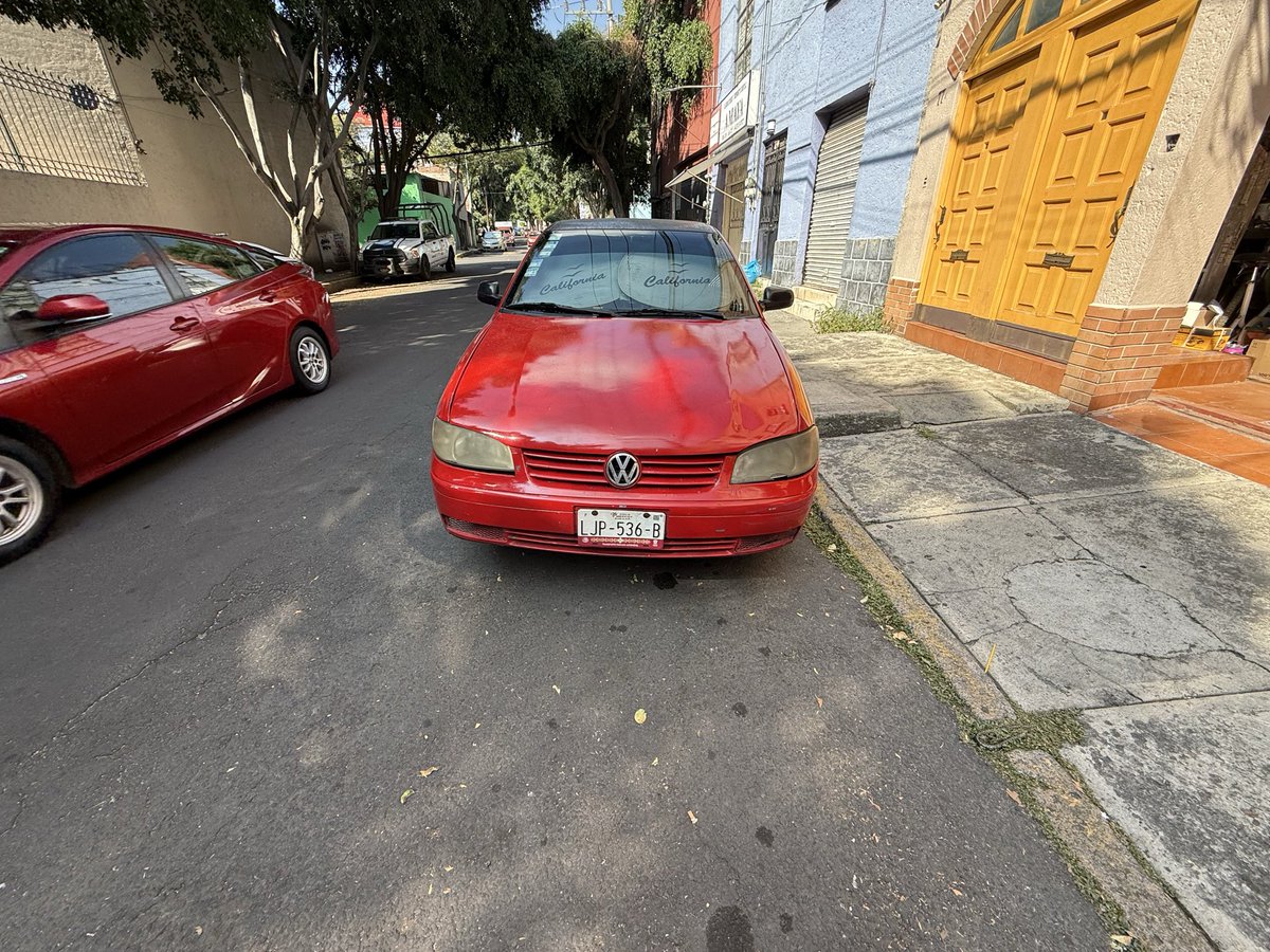 Pablo14275383's tweet photo. @UCS_GCDMX @OVIALCDMX Este carro lleva obstruyendo una entrada desde ayer a las 7pm y nadie ayuda en 911 ni en el número de la unidad de contacto. Podrían apoyarnos con una grúa para retirar el vehículo por favor? Es en avenida México, c.p. 01080 entre Tlaxcala y Guanajuato https://t.co/FyowPtVRsA