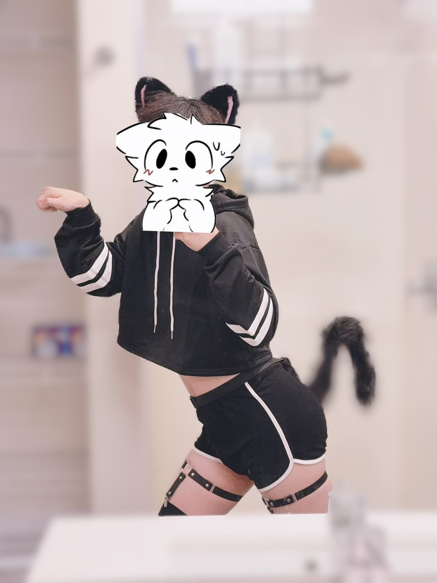 yuiihinna's tweet photo. feeling like a lil catboy todayyy 🐾 meowww~ :3 https://t.co/iN19YcNLY8