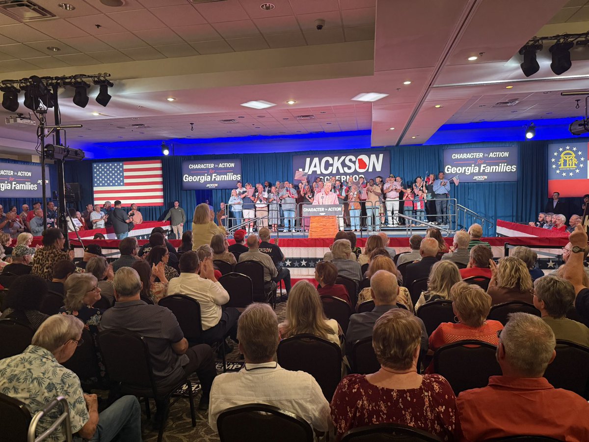 bluestein's tweet photo. Kemp gets a loud ovation for mentioning this order at a campaign rally for Rick Jackson: “States like ours, we don’t want to take more of your money from you. We want you to keep more of it in your pocket.” #gapol https://t.co/Q8oJX6sKIb