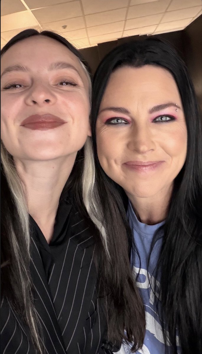 AmyLeeEVCrave's tweet photo. Amy Lee shares a new picture with Francesca Michielin❤️ https://t.co/O23ENkXqXO