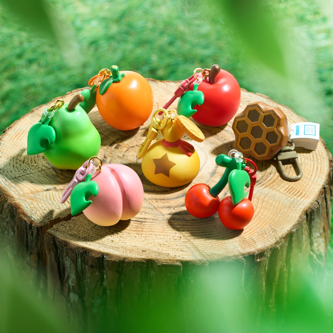 N_Officialstore's tweet photo. どのフルーツが落ちてくるかな？本日から #NintendoTOKYO/OSAKA/KYOTO/FUKUOKA でカプセルトイ「フルーツキーホルダーコレクション」 の販売を開始しました。#どうぶつの森
https://t.co/lE5RXCAsNw https://t.co/nZMU8Jr8Ds