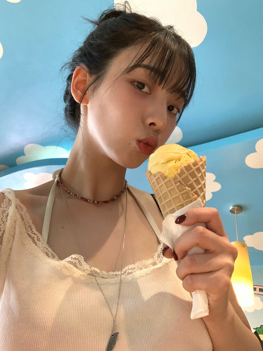karinaofmoment's tweet photo. 🍦 https://t.co/uXz2NaYQ1l