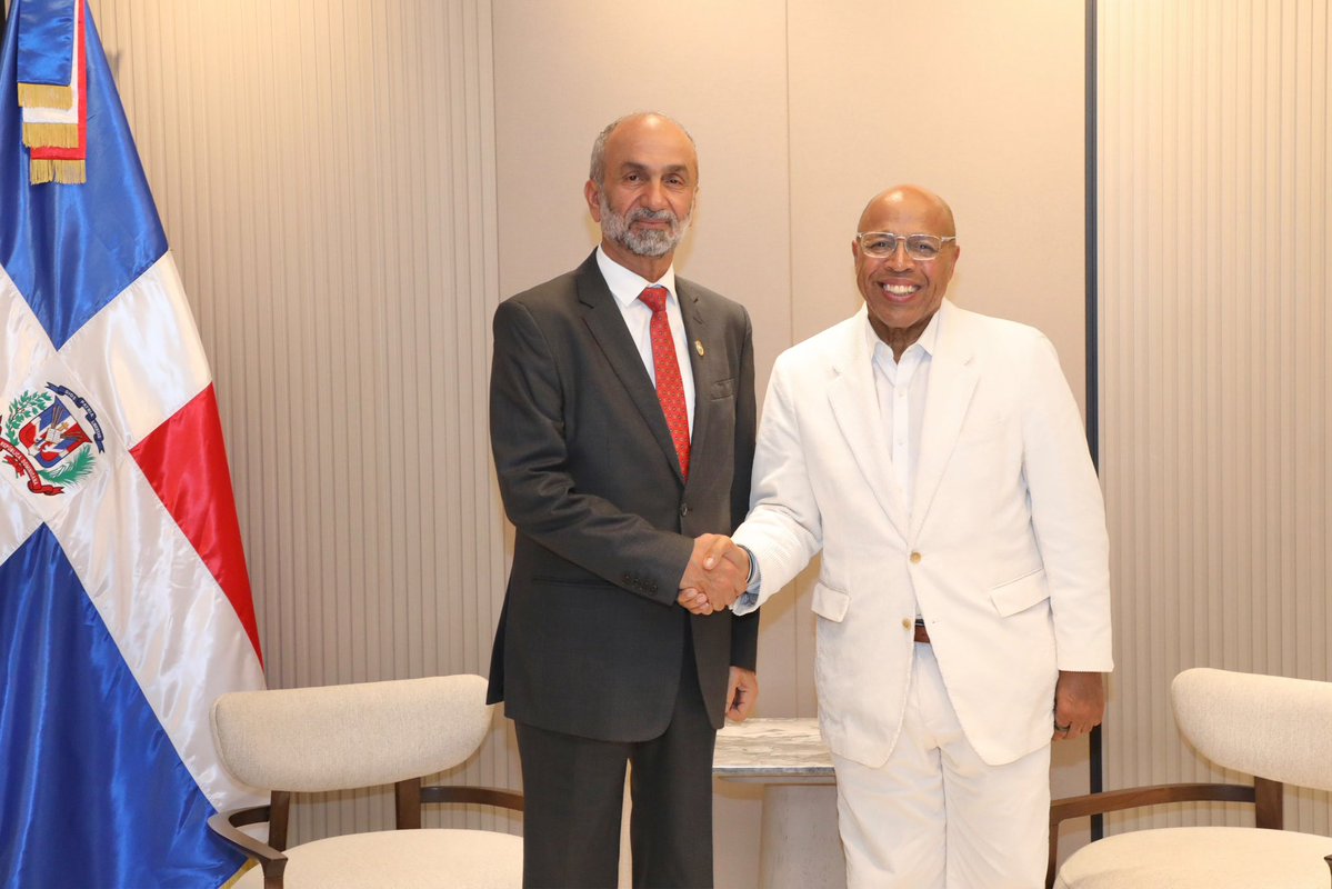 DiputadosRD's tweet photo. El presidente Alfredo Pacheco (@Pachecoalfredoo), recibió la visita del diplomático emirati, Su Excelencia Ahmed bin Mohammed Al Jarwan,  presidente y fundador del Consejo Global para la Tolerancia y la Paz. Durante su recorrido por las instalaciones de este Congreso Nacional, dialogaron sobre puntos de interés entre ambas naciones, con la finalidad de fortalecer los lazos de cooperación interinstitucional.  

#DiputadosRD