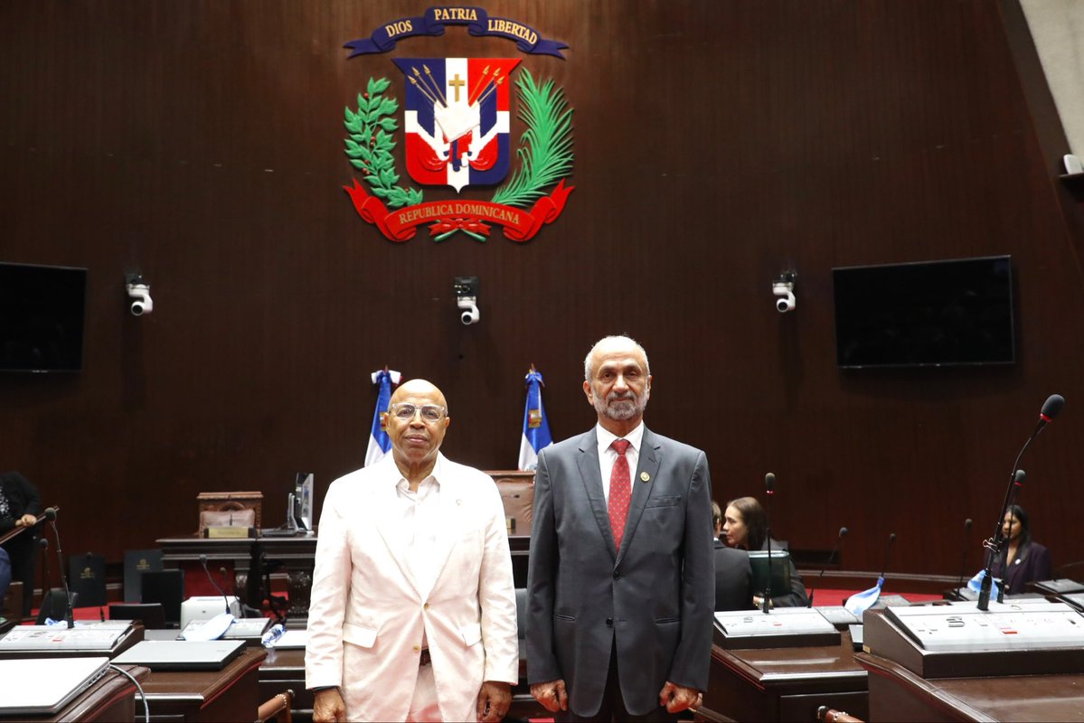DiputadosRD's tweet photo. El presidente Alfredo Pacheco (@Pachecoalfredoo), recibió la visita del diplomático emirati, Su Excelencia Ahmed bin Mohammed Al Jarwan,  presidente y fundador del Consejo Global para la Tolerancia y la Paz. Durante su recorrido por las instalaciones de este Congreso Nacional, dialogaron sobre puntos de interés entre ambas naciones, con la finalidad de fortalecer los lazos de cooperación interinstitucional.  

#DiputadosRD