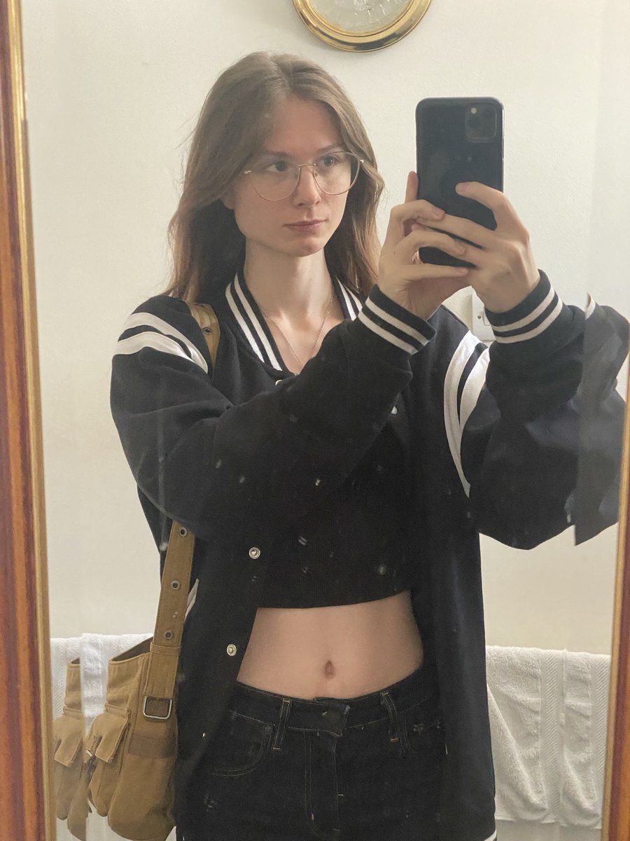 kaitlynmoder's tweet photo. Girl goes outside 🤯 https://t.co/LVh8tdFzy8