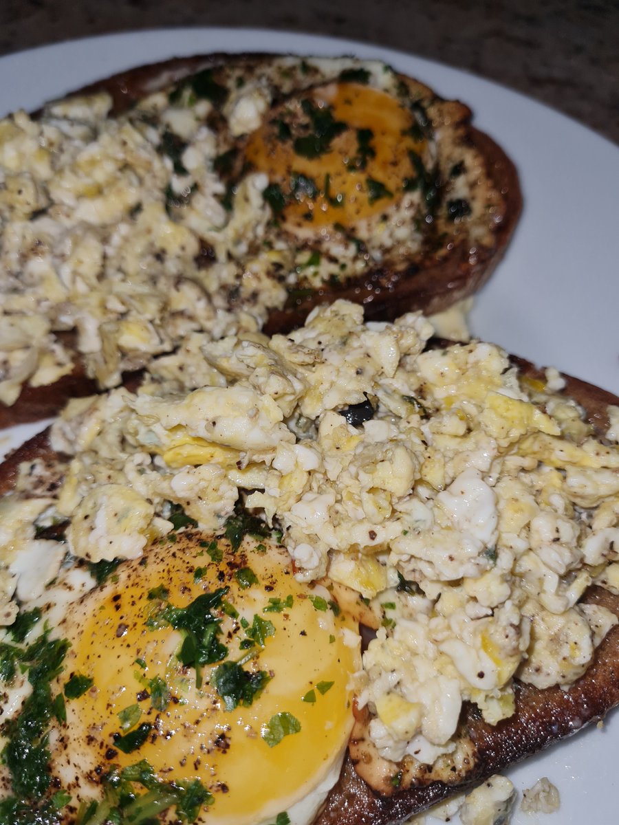 ezraxhell's tweet photo. you all really don't know how to eat. 

protein, fats and carbs. 
this makes me feel stuffed for one and sometimes two days. 
heavy meal (600~700cals)..
but I have to force myself to get this all down instead of eating yogurt, salad or protein bars, just to still be hungry. https://t.co/WrCanOBr1c