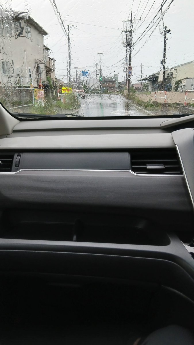 tjajaegad's tweet photo. 毎朝駅まで送ってくれ～2時間弱の満員電車通勤🈵疲れやと〜こさ事務所に到着クタクタ😮‍💨🚉🚗💨💨☔😵

朝食わ八代目儀兵衛監修の炊飯器で炊いたもち麦米の最近どハマリあごのだし塩の大好きなニギニギ🍙も満員電車で潰れたが超〜激旨優勝🎊🍙🦑🤩

事務所でも2種の💊飲み今日も血圧＆痛風安心安心🫀😊👌 https://t.co/RKBEfIsyEI