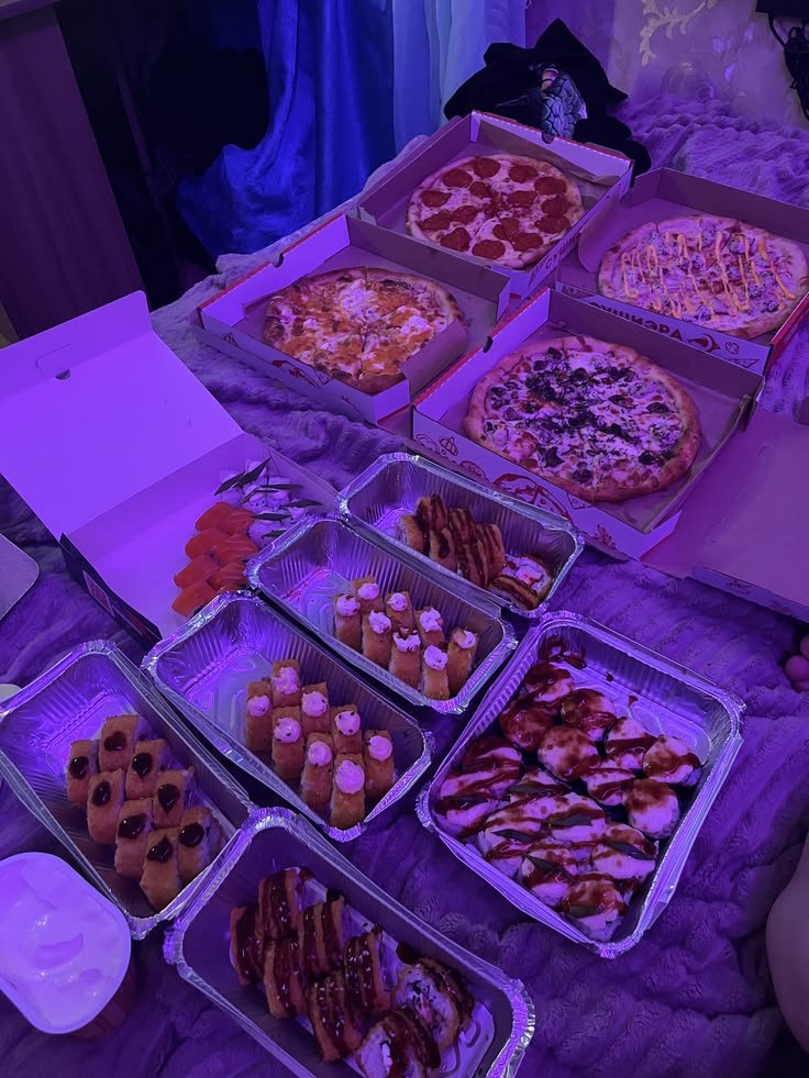 707acts's tweet photo. ¡Comienza la fiesta de apertura! 

Para celebrar, hemos preparado un pequeño banquete para todos nuestros residentes, incluyendo deliciosas opciones veganas.

No olvides publicar tu outfit, etiquetarnos y saludar a tus nuevos vecinos en #707PARTY. https://t.co/93dwSQV1Rv