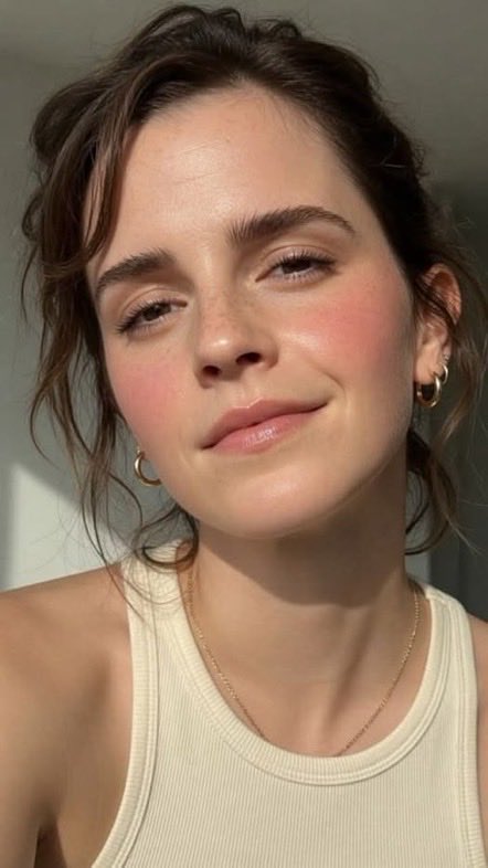 CharlotteEWats's tweet photo. Emma Watson in her glory!!! https://t.co/P5CY9c0yIU