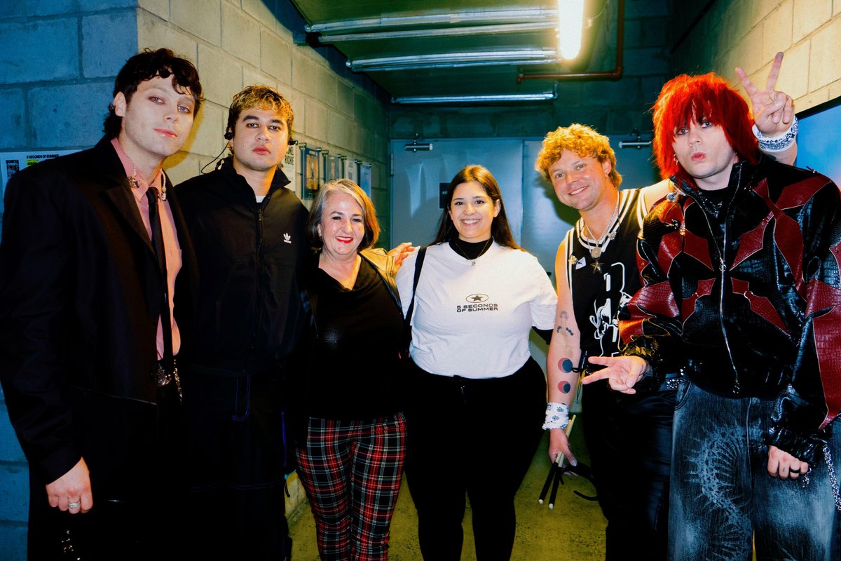 magavedoy's tweet photo. Good things really do come to those who wait.

Since I was 12, 5SOS have been the soundtrack to my life, bringing me some of my best friends along the way.

At 25, I got to meet them through the work I do every day. Still surreal.

Let the good times roll.

#5sosargentina https://t.co/3mFSfP1NXO