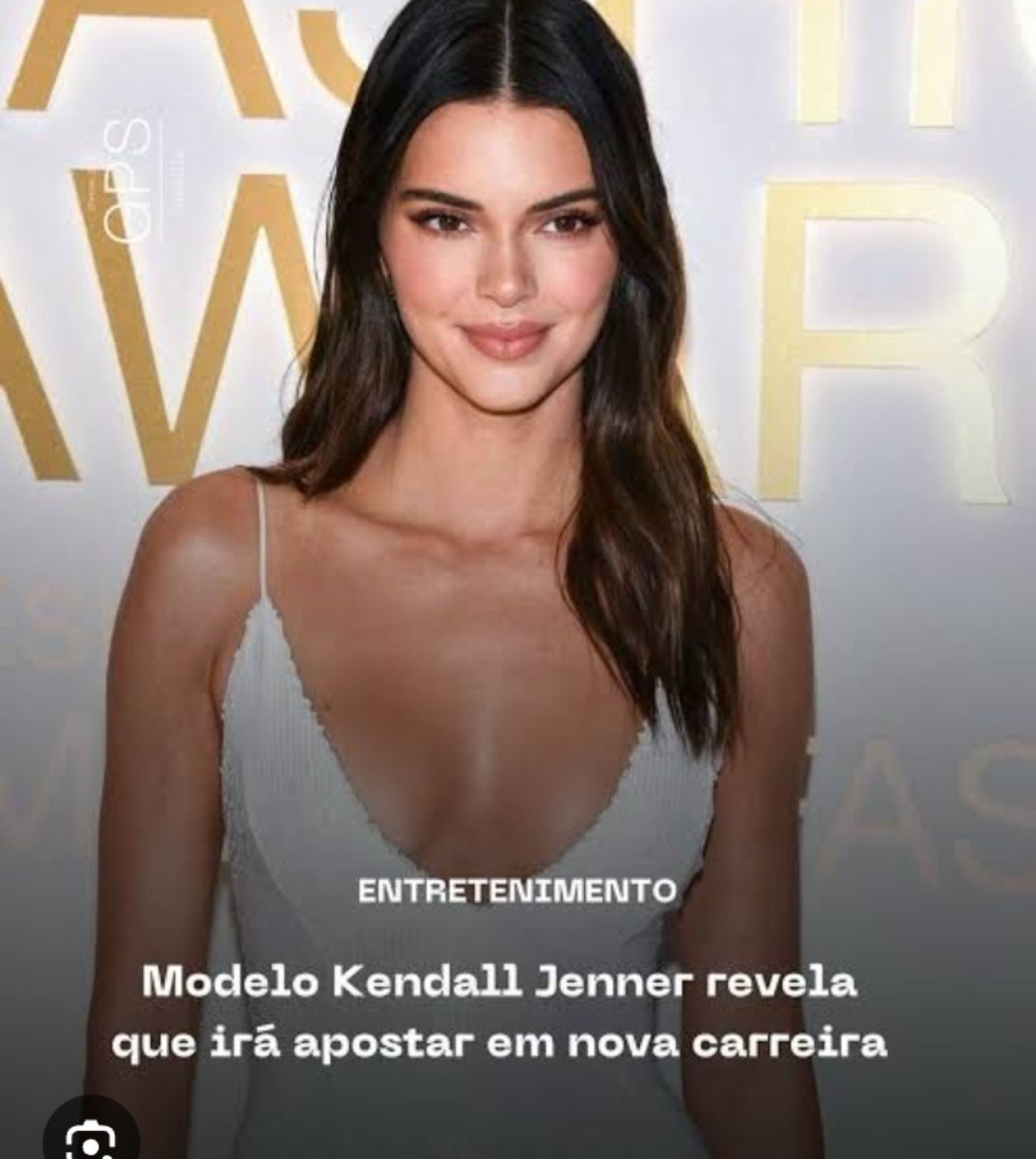 lana_bombshell's tweet photo. Eu acabei de reparar que ela parece um pouquinho com a Kendall Jenner, to apavorada https://t.co/tFCdGGXyfj