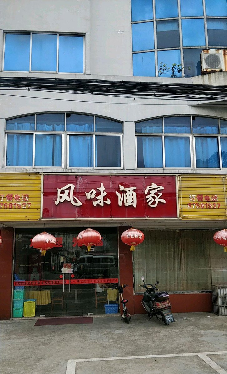 sodokiller's tweet photo. New foodie find—crispy luòyǎn (roasted pork) u0026 savory cài dish make my day! https://t.co/pDfScKkZii