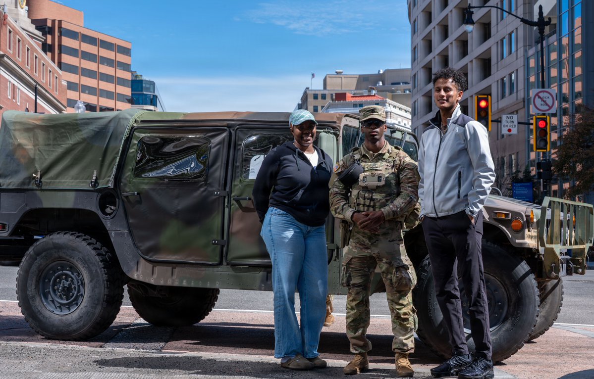DCGuard1802's tweet photo. Every interaction matters—because community trust is an essential part of public safety. @GeorgiaGuard https://t.co/8Jyag9NCaq