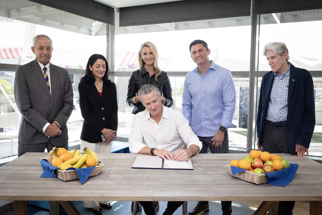 AmLungCSI's tweet photo. BIG NEWS FOR LUNG CANCER SCREENING: Governor Gavin Newsom has officially signed California SB 1124 into law! 🫁🎉

What began as a bill written by our incredible team on a word document is now California law!!!!!

SB 1124 will require tobacco retailers across California to display signage about #lungcancerscreening, bringing information about lifesaving #earlydetection directly to individuals who are most likely to benefit.

This milestone would not have been possible without the extraordinary team behind this effort. HUGE congratulations to @ucla_alcsi students Miah Chao, Elaine Dong, Ethan Chen whose tenacious advocacy, leadership, and coalition-building over the past 2 years are the reason this bill passed today. Congratulations as well to Deepti Srinivasan (@deeptisrini), Alex Potter (@alexandra_p_24), Phoebe Lee, and Dr. Chi-Fu Jeffrey Yang (@ChiFuJeffYang) for coming up with the vision to require signs about lung cancer screening wherever tobacco is sold and for drafting this innovative bill 3 years ago.

We are also deeply grateful to Senator Bob Archuleta for championing SB 1124, and to the lung cancer survivors, advocacy organizations, physicians, students, and community leaders who made this bill possible.

We are incredibly inspired by the momentum behind this legislation and the opportunity it creates to shine a light on lung cancer screening and early detection.

And we hope this is only the beginning! California has created a model that we hope to bring to states across the country, and we can’t wait to build on this progress! 🤍