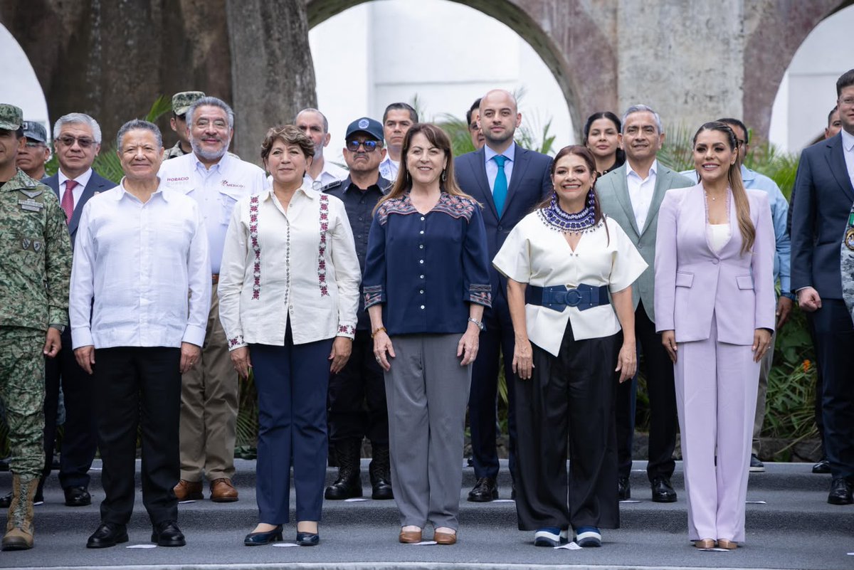 ClaraBrugadaM's tweet photo. Participé en la Reunión Interestatal de Coordinación por La Paz y Seguridad junto a los gobernadores @margarita_gs, @delfinagomeza, @EvelynSalgadoP y @juliomenchaca_ esta tarde en Morelos y compartimos avances muy alentadores. 

En la Ciudad de México los delitos de alto impacto han disminuido un 62% desde 2019, los homicidios han bajado un 52% y agosto fue el mes con menos homicidios en 29 años.

La seguridad no debe tener fronteras cuando se trata de proteger a las personas. Por eso, trabajamos de manera conjunta con los estados sumando capacidades y esfuerzos para atender los retos que compartimos.