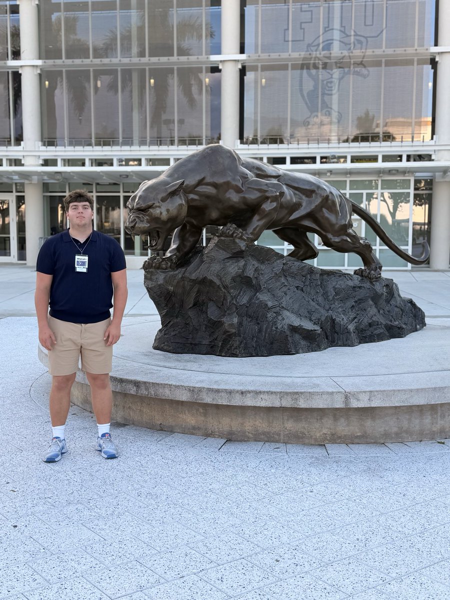 GrantSorensen53's tweet photo. Thank you @FIUFootball for having me at Pitbull Stadium! Great experience getting to see the Panthers up close and spend time around the program. I appreciate the hospitality and the opportunity to be there. 🐾 #PawsUp https://t.co/GenNS7AUOe