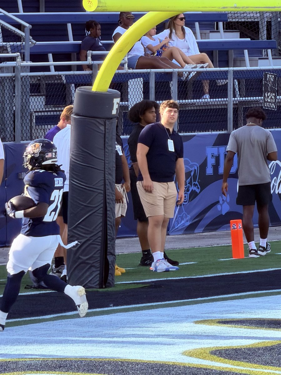 GrantSorensen53's tweet photo. Thank you @FIUFootball for having me at Pitbull Stadium! Great experience getting to see the Panthers up close and spend time around the program. I appreciate the hospitality and the opportunity to be there. 🐾 #PawsUp https://t.co/GenNS7AUOe