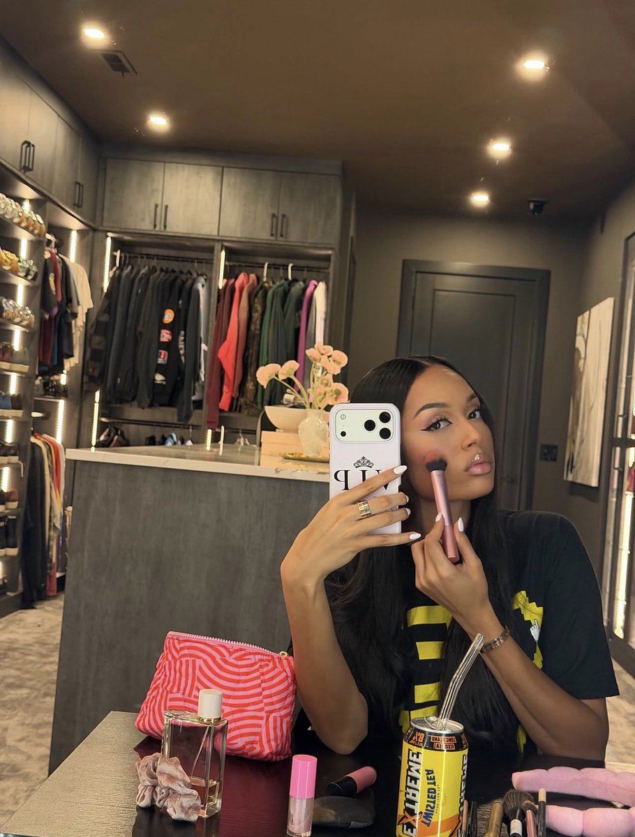 itbrooklynikole's tweet photo. Twisted…… Twisted Tea 🥭 🎀
Showing you how I get twisted with #twistedtea #ad #stuntresponsibly #paidpartnership #partnership https://t.co/bZOtw1dGun