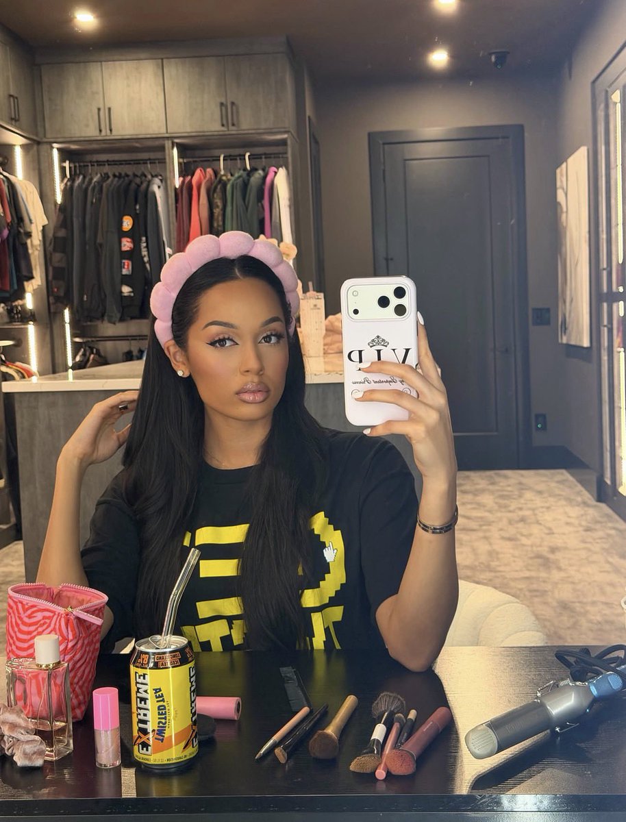 itbrooklynikole's tweet photo. Twisted…… Twisted Tea 🥭 🎀
Showing you how I get twisted with #twistedtea #ad #stuntresponsibly #paidpartnership #partnership https://t.co/bZOtw1dGun