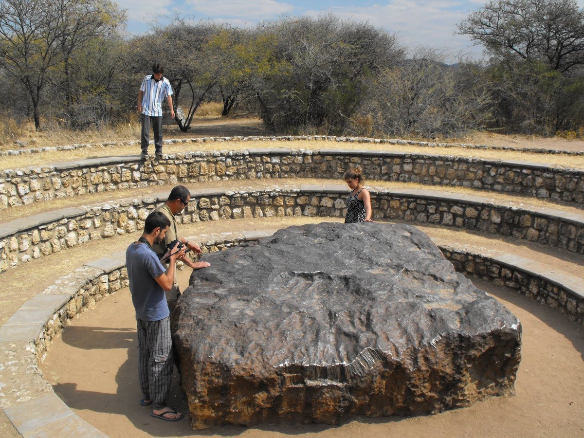 AntonioM646's tweet photo. Hermoso Meteorito “Hoba”

Uno de los más grandes del mundo

“Hoba” significa “Obsequio del cielo” en la lengua nativa de esa región de Namibia, África, en donde cayó hace aproximadamente 80.000 años

Please dale ReTwit…

¡Sígueme y te sigo
el mismo día...! https://t.co/ij1DPRiGFc
