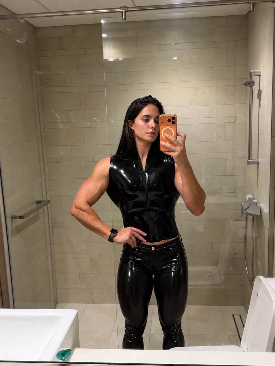 vladigalagan's tweet photo. Latex or leather?😌🖤 https://t.co/gaC1L8utDY
