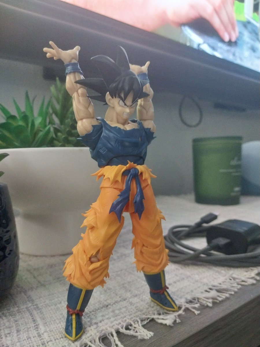 FunniLilGuy's tweet photo. posing my goat https://t.co/fdRElw43aC