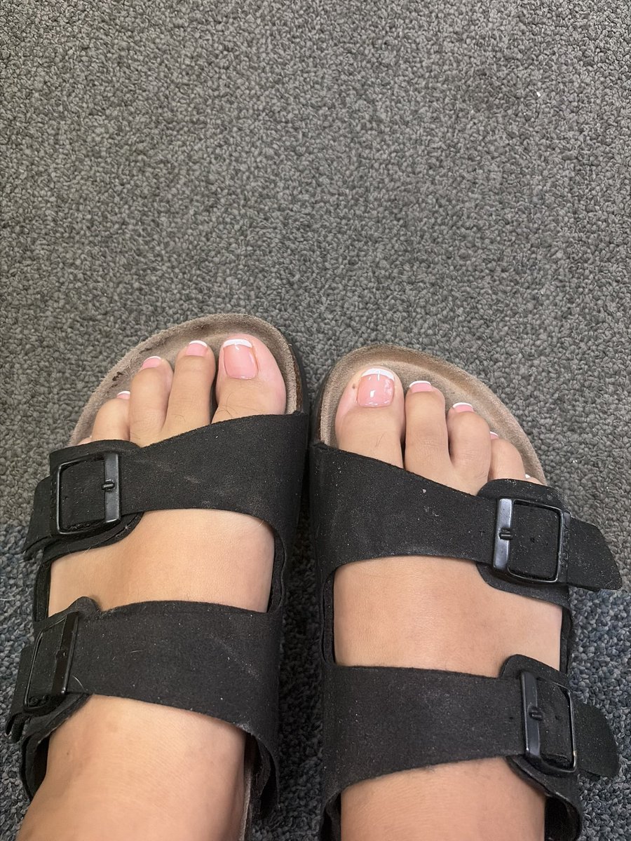 Mistressebonys's tweet photo. Who wants to suck on my toes 

Available for meets

ebonygoddess findom paypig doubledomme humanatm  facesitting soles bitchboy wallet drain mistress cashmeet soles sellingcontent footfetish footjob feet assworship @rt_feet @rtfeetslave1 https://t.co/l3VBgTmWjx