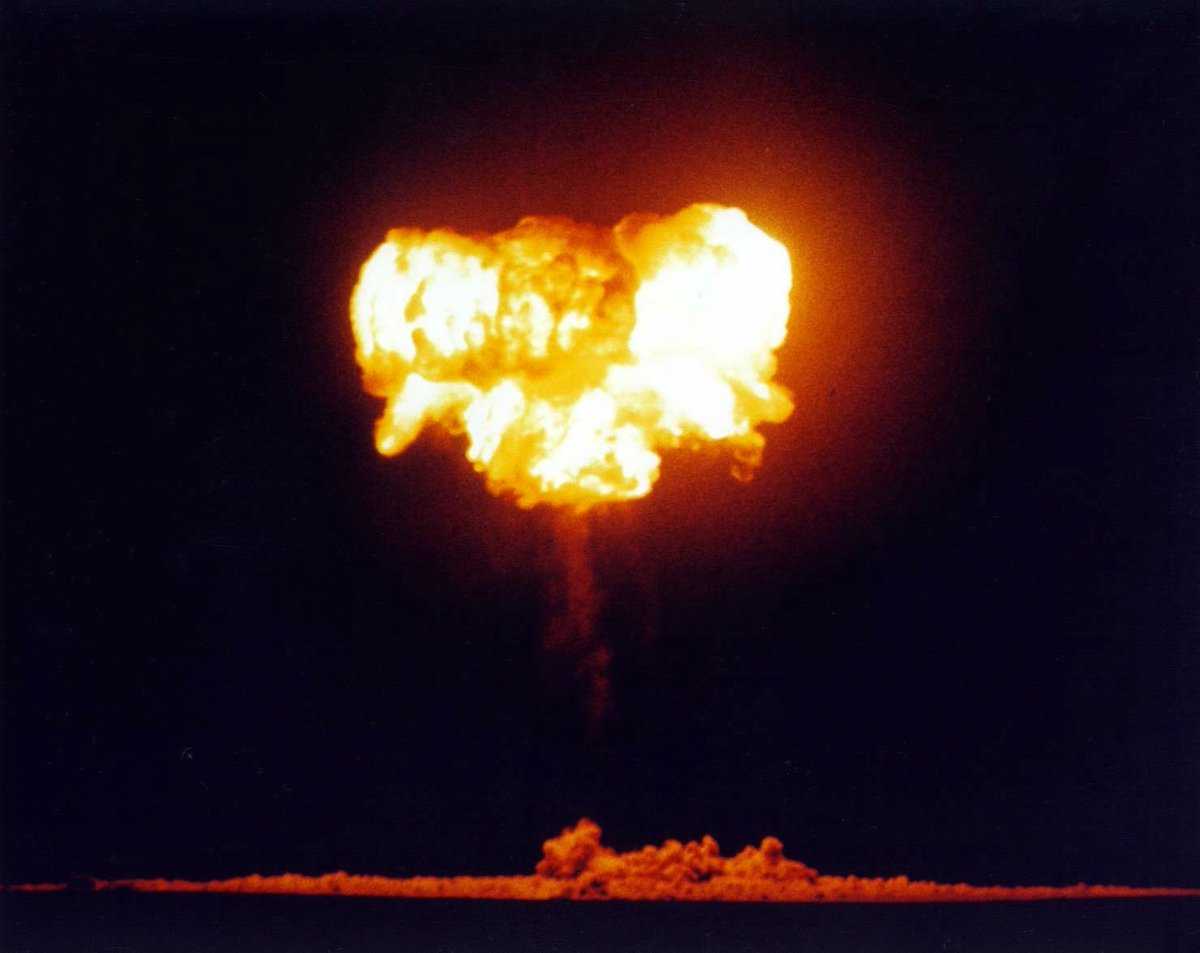 atomicarchive's tweet photo. «Charleston» nuclear test, 12 kilotons, air burst (balloon) 460 m, Nevada Test Site, 6:00 a.m. September 28, 1957. https://t.co/QSkDh1o3lF