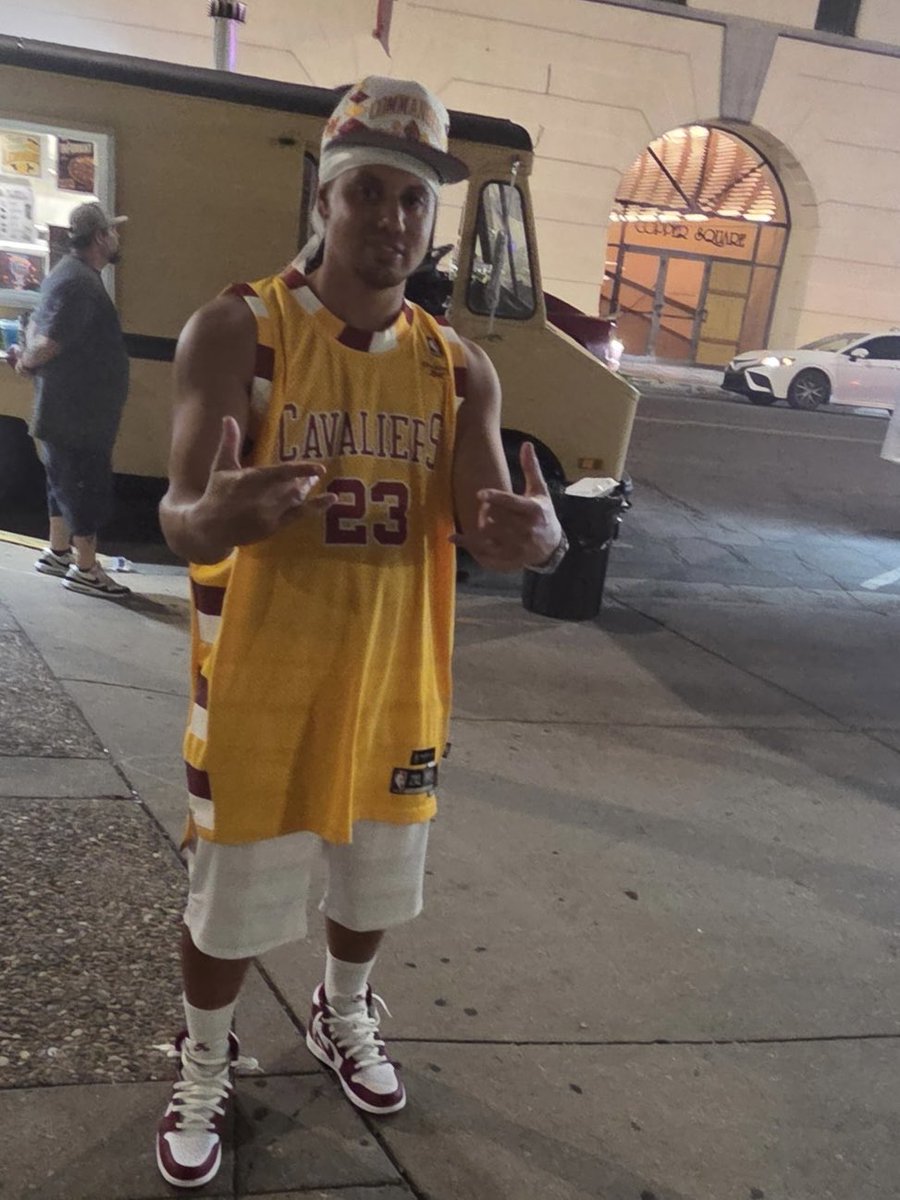 easports3's tweet photo. Cavs bron and commmanders hat #explore #basketball #early2000s https://t.co/eCY0ifcvDw