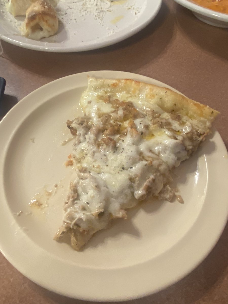 TheTigerFurball's tweet photo. I am a fatass dude (14 inch chicken bacon ranch pizza, cheesy garlic knots, and Oreo knots) https://t.co/A6OiT5X6J9