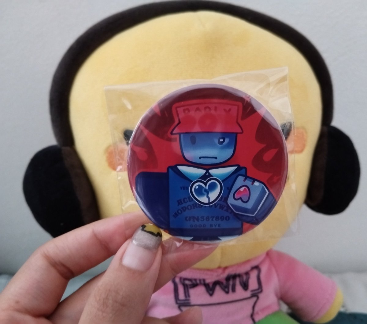 heart_is_here__'s tweet photo. The pins I ordered online arrived today; Andrew has already checked them out, but Ivan hasn't arrived yet, so I have to wait. Silly! https://t.co/9vvfFObAjT