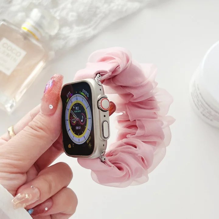 naco_mamastyle's tweet photo. え？Apple Watchのバンドがシュシュ？？
考えた人天才すぎるのでは？？ https://t.co/YKYSzemXhy