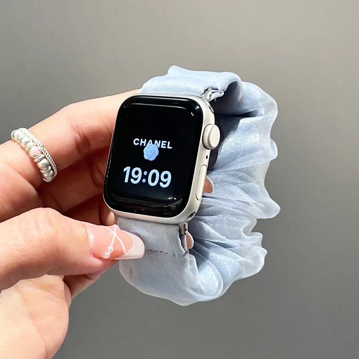 naco_mamastyle's tweet photo. え？Apple Watchのバンドがシュシュ？？
考えた人天才すぎるのでは？？ https://t.co/YKYSzemXhy