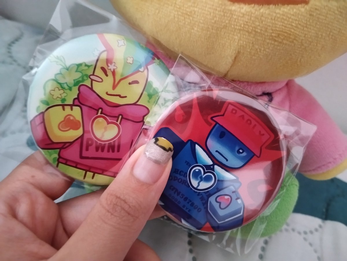heart_is_here__'s tweet photo. The pins I ordered online arrived today; Andrew has already checked them out, but Ivan hasn't arrived yet, so I have to wait. Silly! https://t.co/9vvfFObAjT
