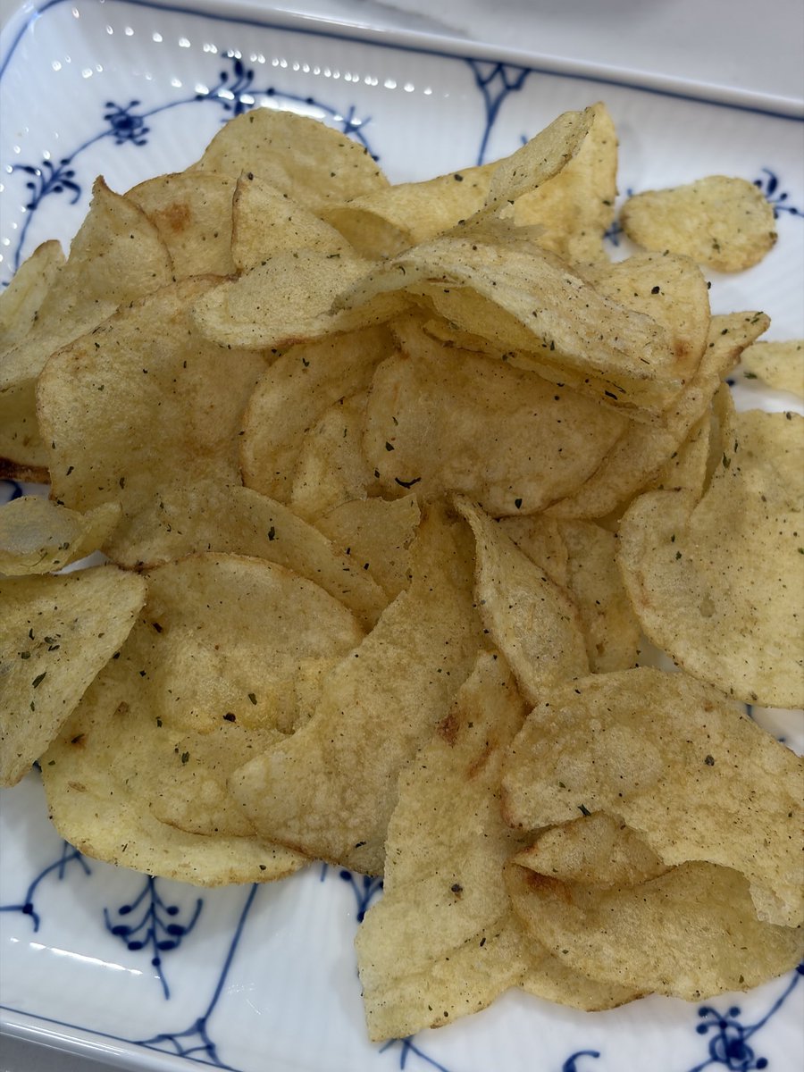 ConyDIYHouston's tweet photo. H-E-B
Cornbread Stuffing Potato Chips
Style: Thanksgiving
ABV: 0.0%
コンソメ系の旨味。
オニオン+ハーブの香り。
後味にコーンの甘み。
思ったよりクセはなく、
これはかなり好き🥔
#HEB #Texas https://t.co/jADwnkp0eW