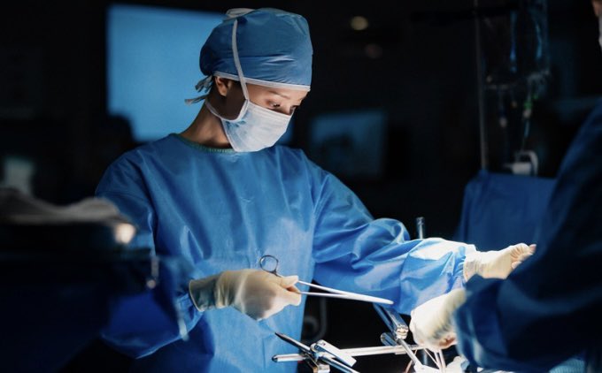 kjwbase's tweet photo. Still cuts of #DoctorX, starring #KimJiwon, premiering October 9. https://t.co/1sibElXMpO
