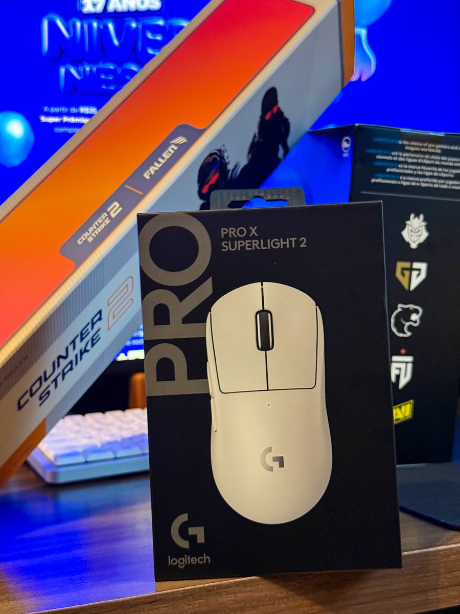 Neshastore's tweet photo. Seus amigos me contaram que você tá botando a culpa no mouse em toda partida que termina negativo

True? 👁️👄👁️

Na quinta feira vou sortear esse SUPERLIGHT 2 dentre as pessoas que compraram durante o niver nesha https://t.co/fX7N3Bz3MI