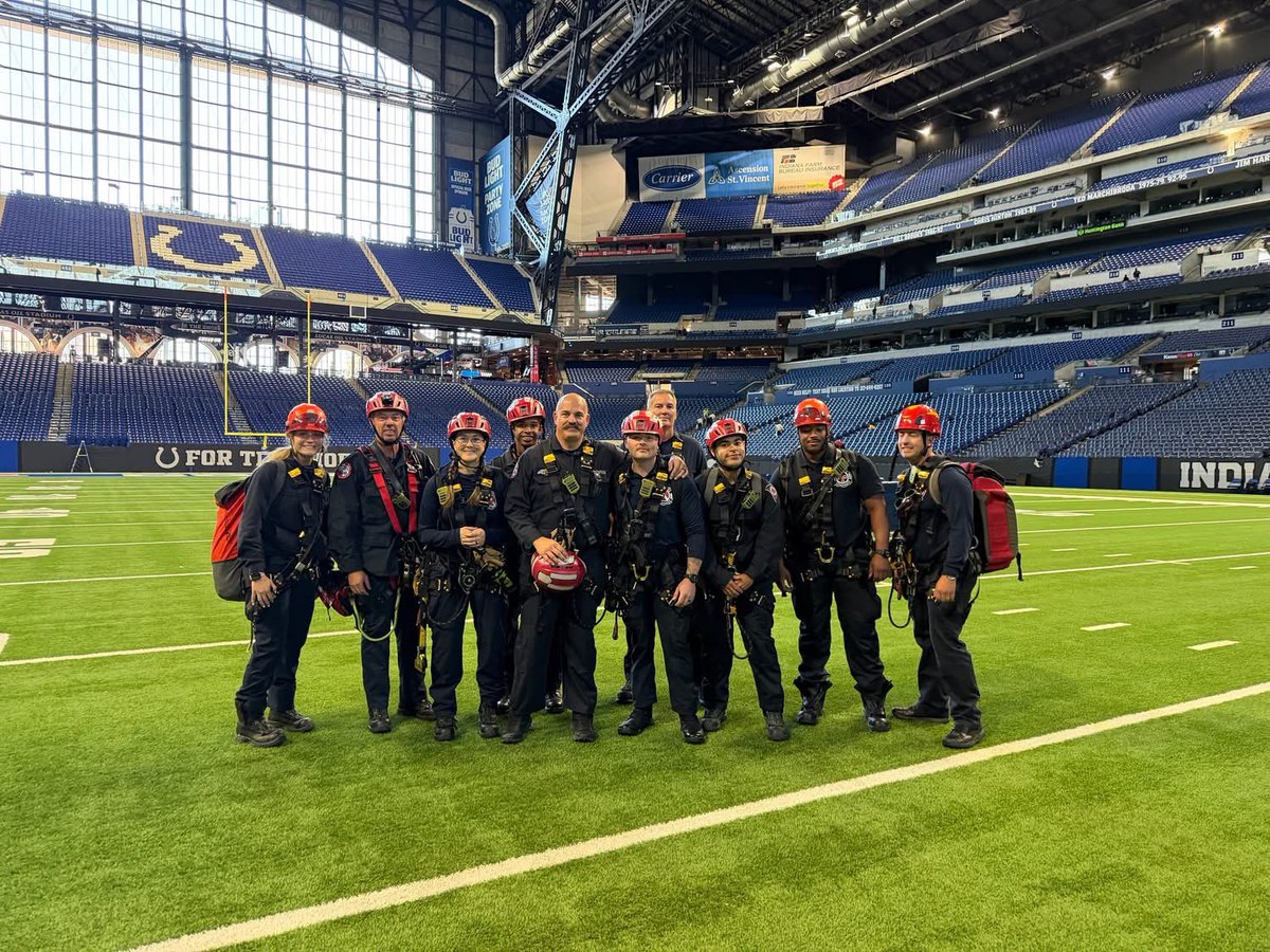 IFD_NEWS's tweet photo. lot of fun. the training is being conducted across all 3 shifts for Tactical Rope Rescue Stations 7 &amp; 14 and we caught up with Station 7B this am.  Big Thanks to LOS leadership for allowing us to train here. #ForTheShoe #GoColts https://t.co/NVS8tFc1eS