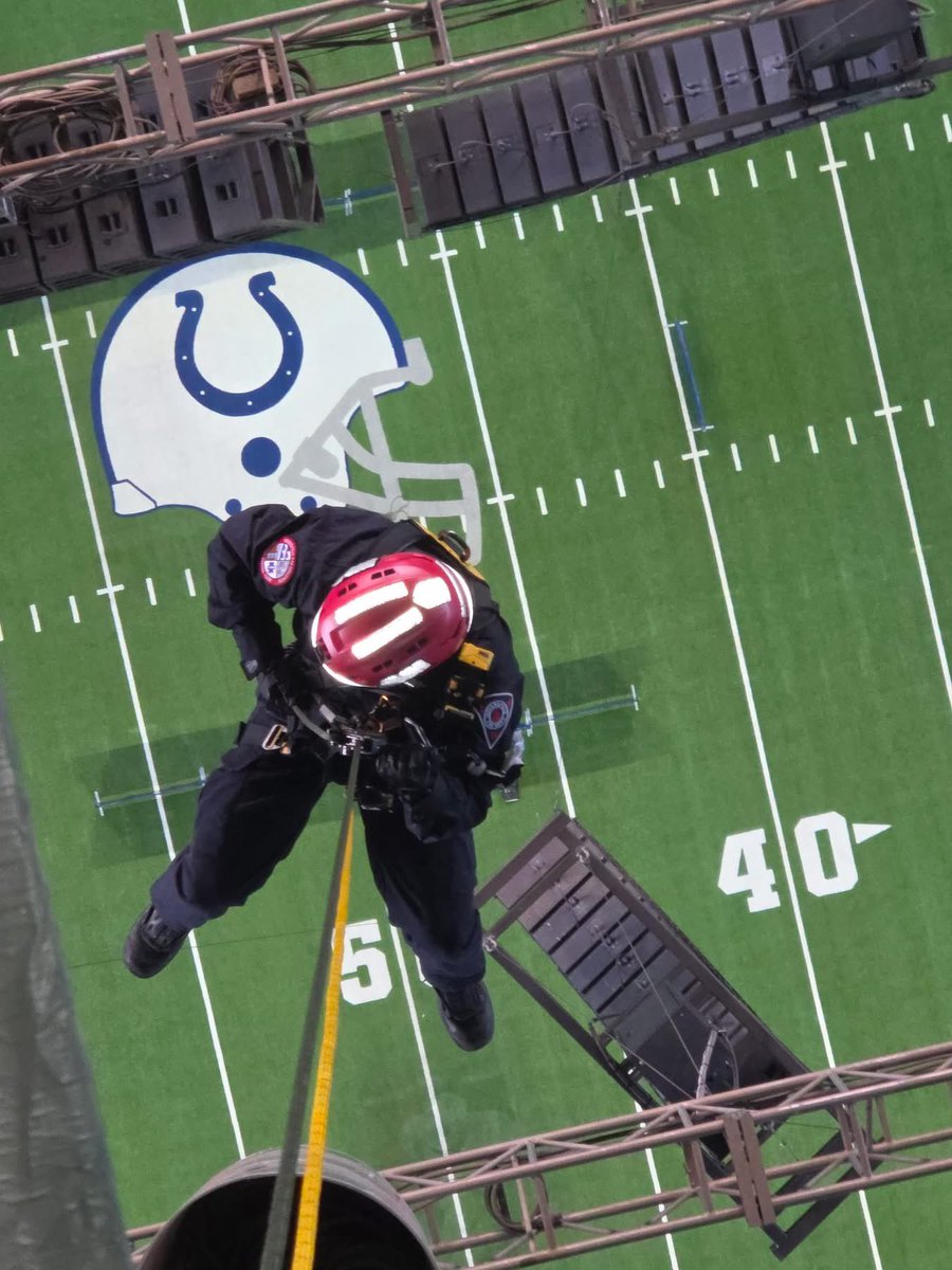 IFD_NEWS's tweet photo. lot of fun. the training is being conducted across all 3 shifts for Tactical Rope Rescue Stations 7 &amp; 14 and we caught up with Station 7B this am.  Big Thanks to LOS leadership for allowing us to train here. #ForTheShoe #GoColts https://t.co/NVS8tFc1eS