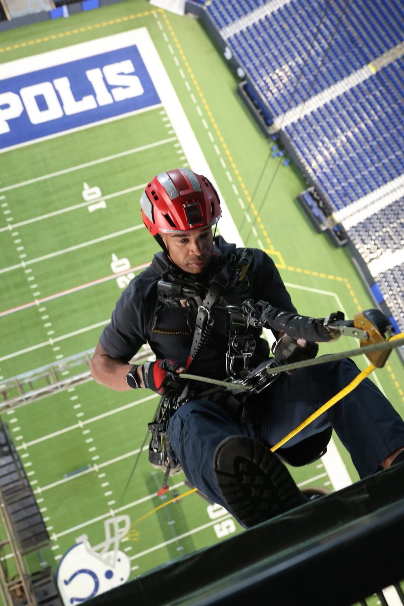 IFD_NEWS's tweet photo. lot of fun. the training is being conducted across all 3 shifts for Tactical Rope Rescue Stations 7 &amp; 14 and we caught up with Station 7B this am.  Big Thanks to LOS leadership for allowing us to train here. #ForTheShoe #GoColts https://t.co/NVS8tFc1eS