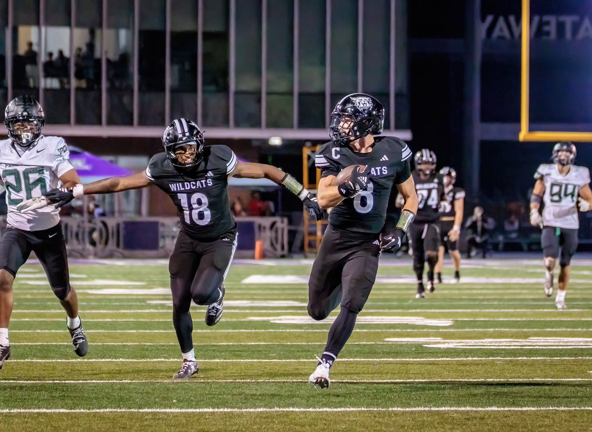 weberstatefb's tweet photo. Gone Airborne🚀 https://t.co/dciabNK0zJ