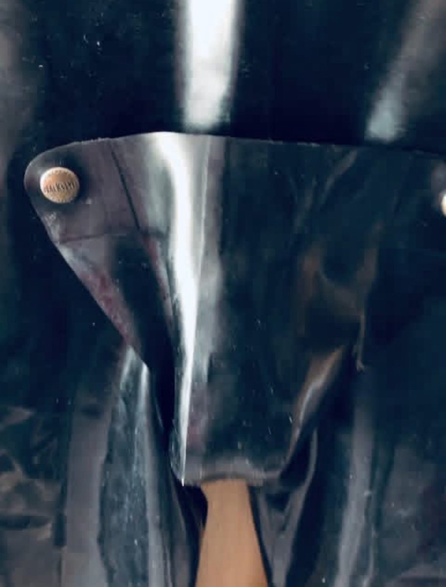 rubmans9214's tweet photo. Selling this full set of Blackstone Black, latex, 
Codpiece flap black + Ankle socks, black 
+ Shoulder zipper
+ Back zipper With back zipper 

#fulllatex #latex #catsuits #rubber #suits https://t.co/NpQP9B0MTZ