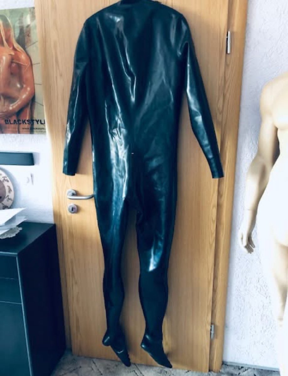 rubmans9214's tweet photo. Selling this full set of Blackstone Black, latex, 
Codpiece flap black + Ankle socks, black 
+ Shoulder zipper
+ Back zipper With back zipper 

#fulllatex #latex #catsuits #rubber #suits https://t.co/NpQP9B0MTZ