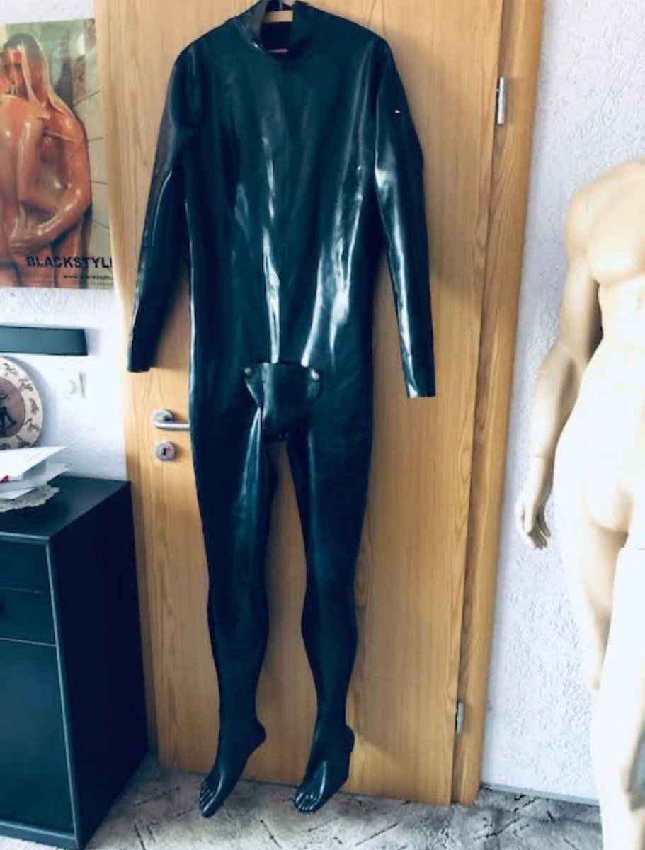 rubmans9214's tweet photo. Selling this full set of Blackstone Black, latex, 
Codpiece flap black + Ankle socks, black 
+ Shoulder zipper
+ Back zipper With back zipper 

#fulllatex #latex #catsuits #rubber #suits https://t.co/NpQP9B0MTZ