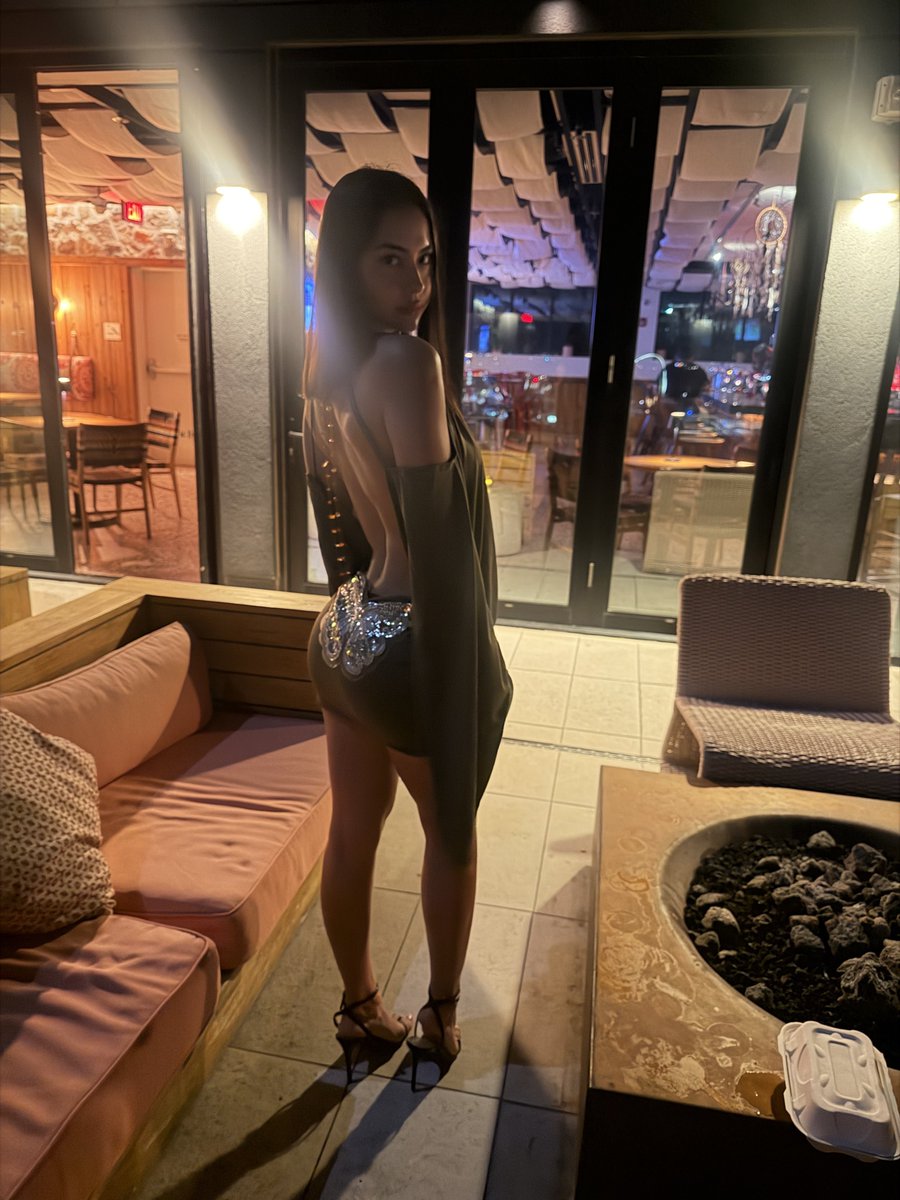 alisonreneex's tweet photo. Eyes up here https://t.co/5ISp6U0BKQ