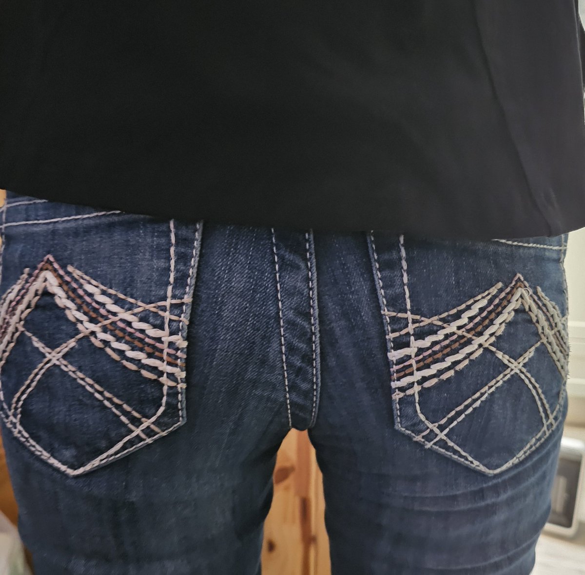 Davinityaftrdrk's tweet photo. I love these pants. What do think about them? Do you like them too? #pants #jeans #booty https://t.co/Znu15kzizc