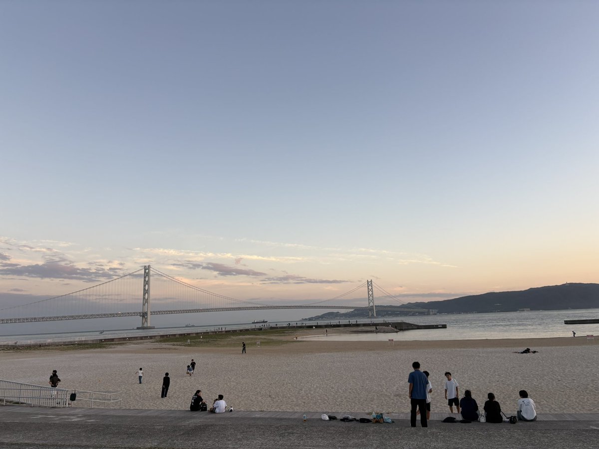 yutaisaiko's tweet photo. ワキタ（8125）の株主優待利用旅で姫路の次は明石にきました🚃
魚の棚商店街を散策して明石焼きを食べました🐙
明石では玉子焼きと呼ばれていて卵の甘みを凄く感じました！
近くの大蔵海岸は明石大橋とオーシャンビューが綺麗で日が暮れるまで見とれてました🌊

#投資家さんと繋がりたい
#株主優待 https://t.co/mjbds11gLC